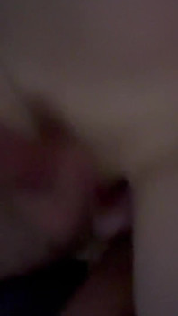 Steve dostane tvrdé šukání a výstřik.