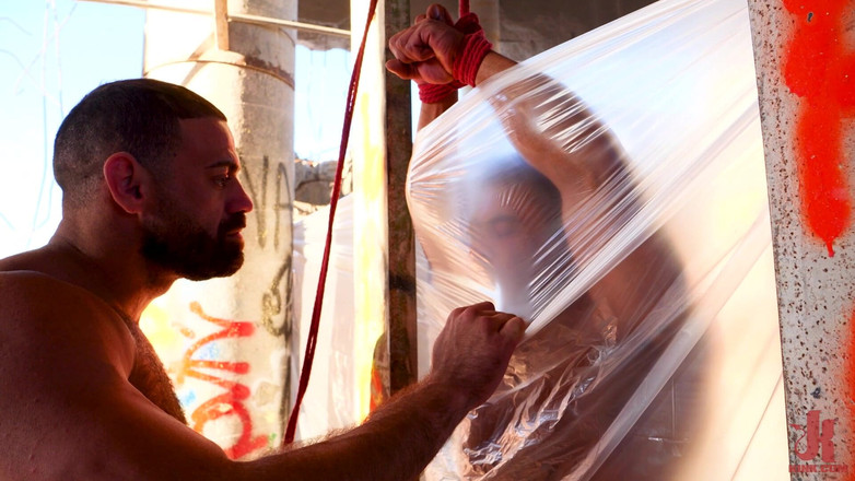 Kinky Bites Gay: 沙漠俘虏：Ricky Larkin乱搞Draven Navarro Raw