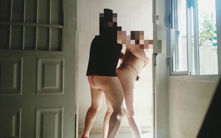 Activecouplearg: Sex u vchodových dveří