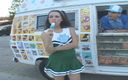 DARVASEX: Ice&amp;amp;boxing女の子シーン2_brunetteチアリーダーはアイスクリーム男の口の中でクリームを楽しんでいます
