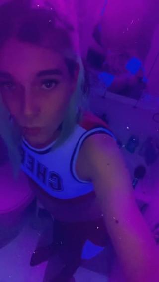 CarmenMelatonin: La cheerleader ama giocare alla festa