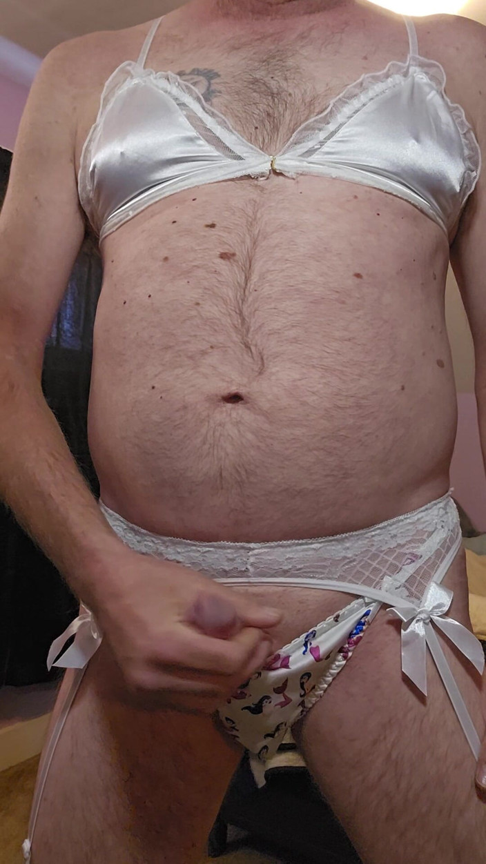 Fantasies in Lingerie: Prezerwatywa wytrysk w satynę