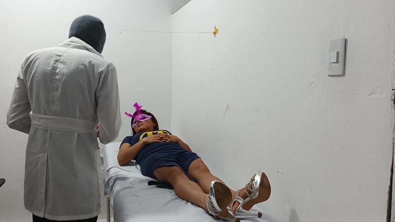 Goky: Médico pervertido masturba pau no escritório