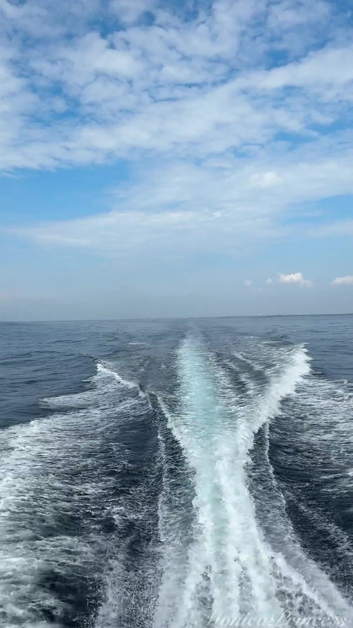 Princess Monica: Ma chevauchée coquine en yacht avec cul et seins taquine
