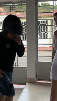 Primesc un telefon de la cea mai bună prietenă sexy a mea pentru a o ridica pe motocicletă, vreau să o văd pentru că are un fund foarte frumos