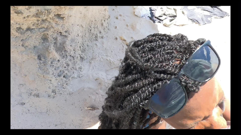 Black Swan: Làm tình trên bãi biển- suýt bị bắt gặp làm...