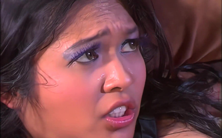 Radical Interracial: Geile brünette sehnt sich nach großem schwarzem schwanz und isst...