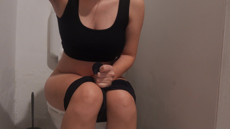 AmayaMori: Awek India yang hamil dengan tetek besar melakukan fetish tandas...