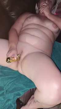 Scopando la mia figa stretta con il mio dildo Fino a quando non sto gocciolante... Quindi il patrigno fa il suo turno