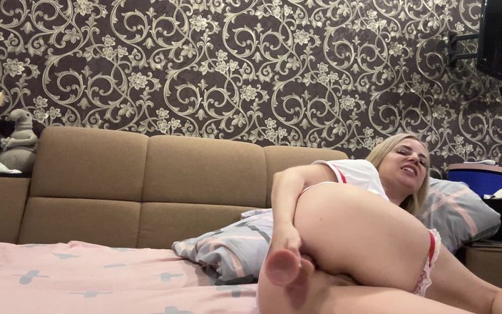 LarisaCum: Wil je mijn kont vullen met sperma? Ik ben zo...