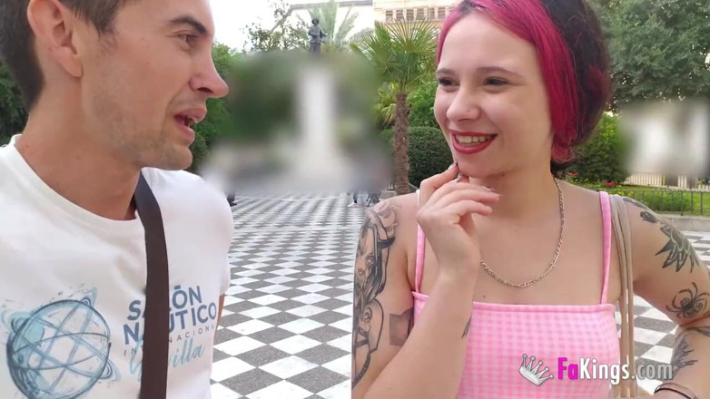 FAKings: Španělská turistka potká Sevillu a je ošukaná po celém městě!