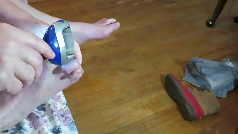 BBW nurse Vicki adventures with friends: Nurse Vicki grinds her toe nails down with her electric...