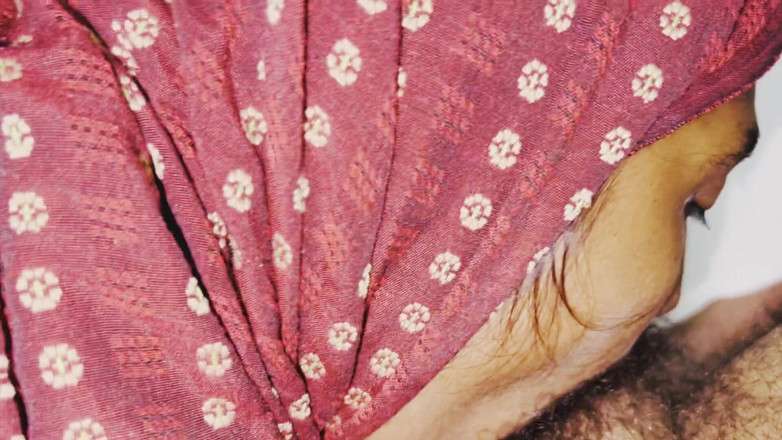 Immfuck: Regina musulmană indiană cu hijab ia muie adânc în gât s-a întors,...