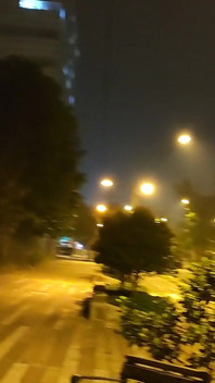 Mă masturbez pe stradă și sunt prinși de mai multe ori