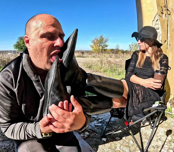 Mistressyammyboots: Stai în fața mea - fiecare pas este locul tău, sclavule