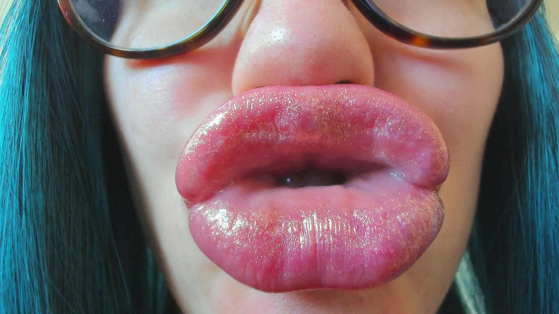 Rarible Diamond: Cewk bibir mengkilap closeup