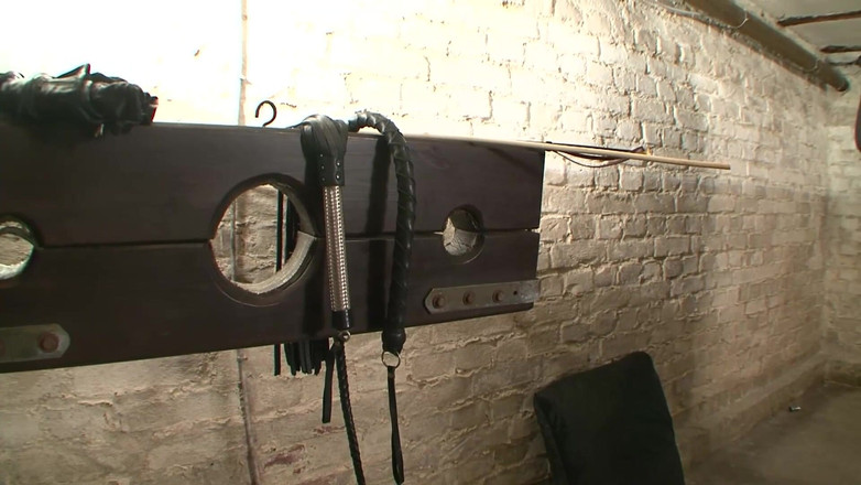 German BDSM MMV: Amcık ve anal oyun ile kadın seks kölesi derlemem