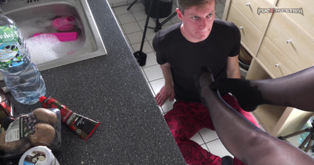 Fuck n Fetish: Nylon feet licked
