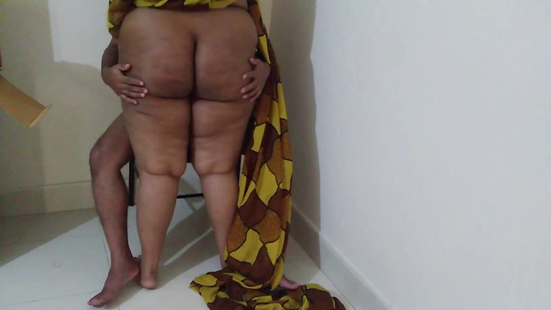 Aria Mia: Une belle-tatie de 55 ans à gros cul se fait baiser