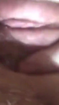 Bbwbootyful knijpt in mijn borsten wrijvend over clit solo spelen