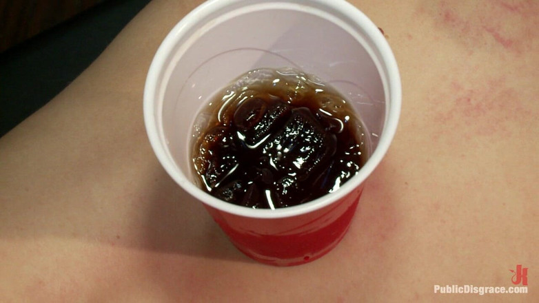 Public Disgrace by Kink: Vysoká blonďatá amatérka je ošukaná, zatímco nosí kontaktní čočky s výpadkem...