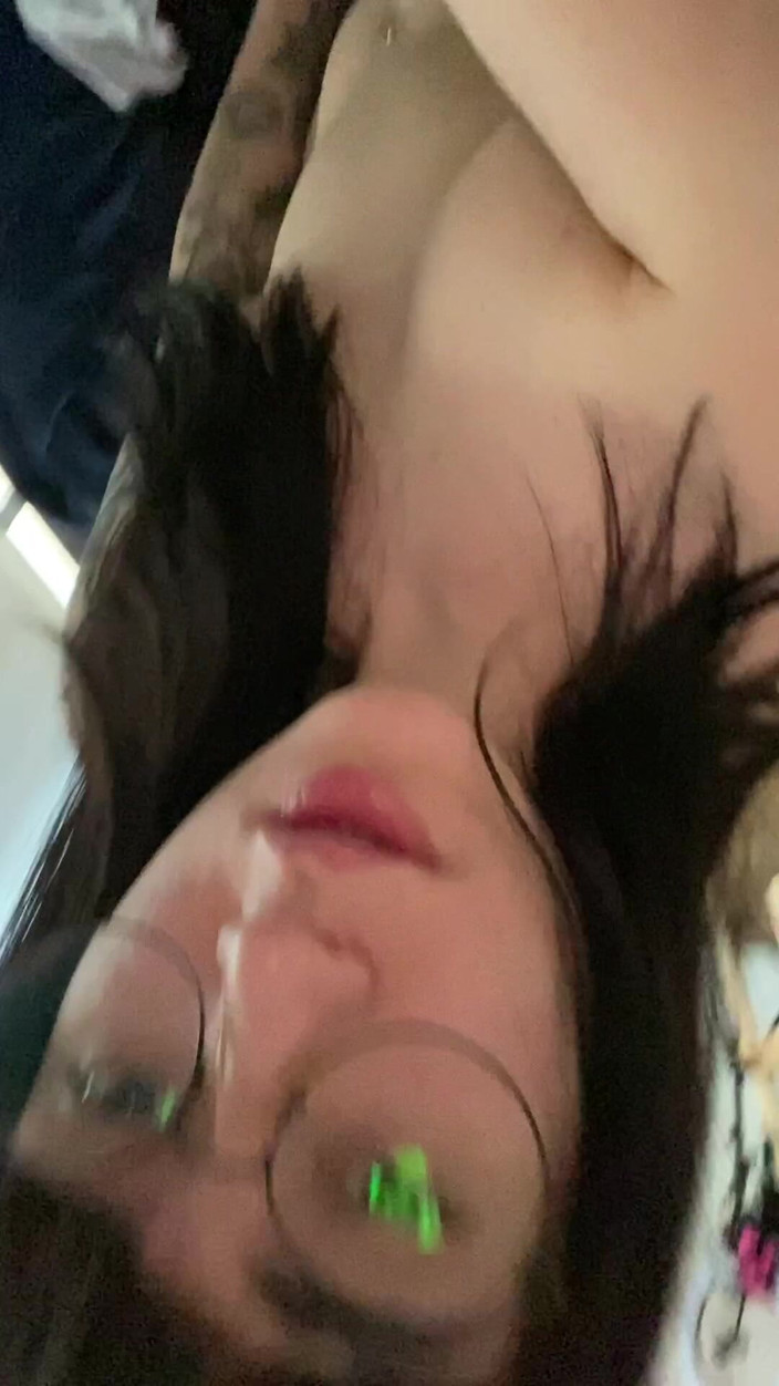 Victgirl: Слинотеча girldick