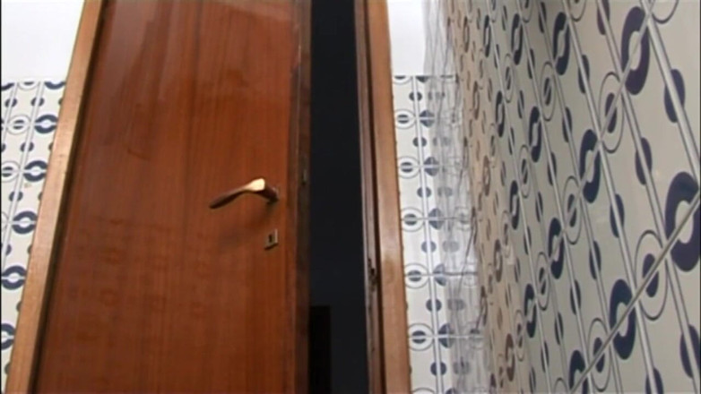 Milf in Love: Troia matura spiata in bagno dal suo segaiolo