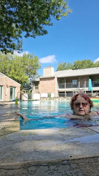 BBW Couple Love to Kissing the Pool!