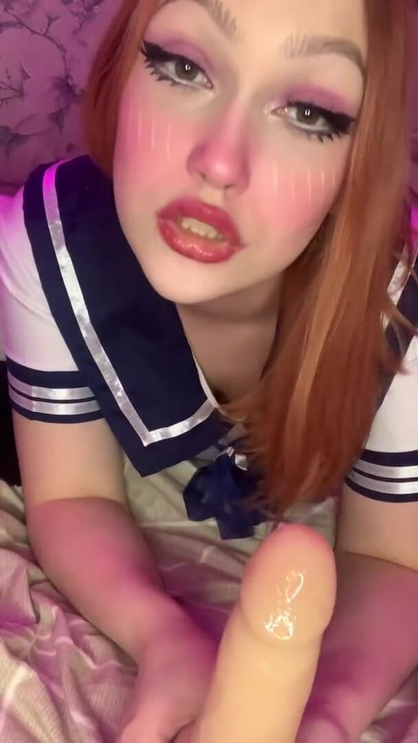 SashaSweet69: Einen gummischwanz mit einem schönen make-up lutschen