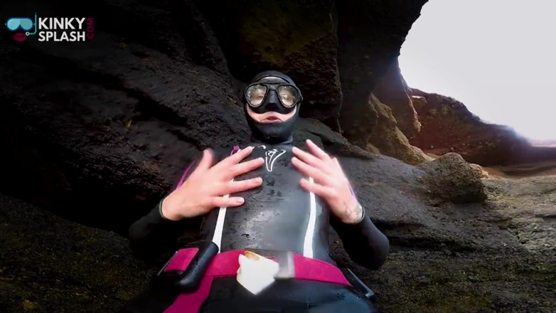 UKCuteGirl Lucy Lauren: Neoprene Wetsuit &amp; Dive Mask Masturbation by the Sea