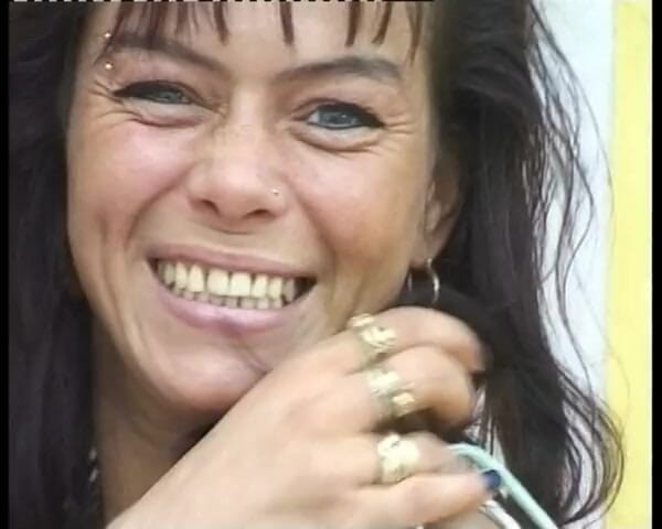 YOUR FIRST PORN: Mama Nadine heeft vandaag beide holes open