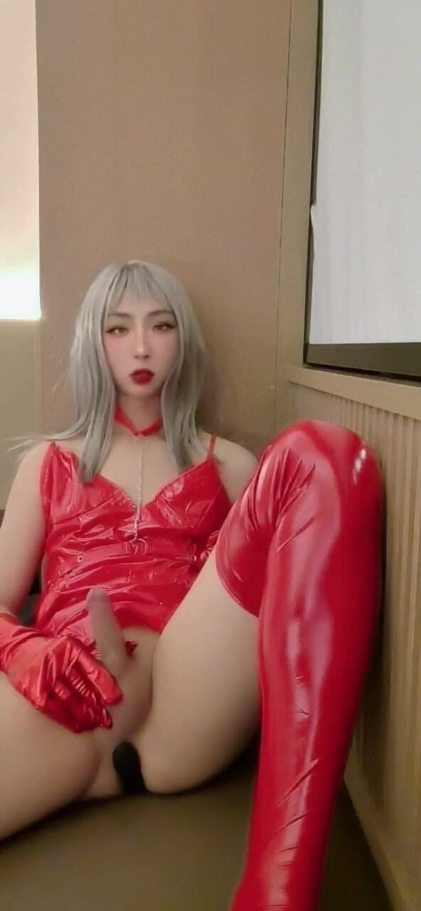 CD_XiXiouo: Najseksowniejszy chiński Ladyboy Mastubating, czy ssie jej kutasa?