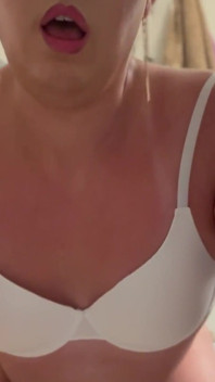 Latihan nyepong kontol banci pakai dildo 1