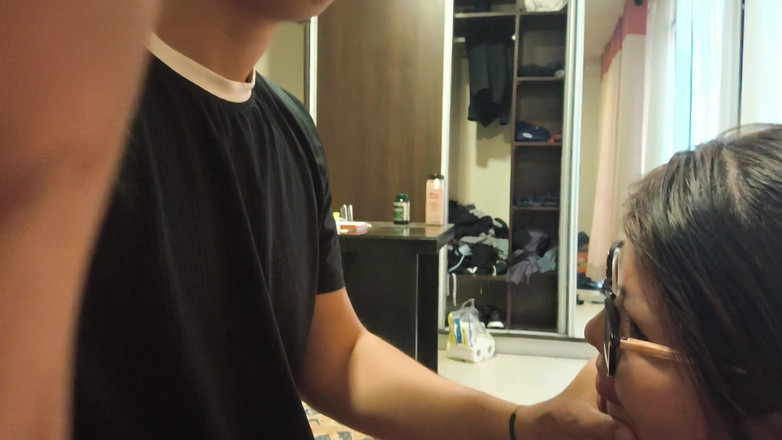 Moo DBOXXX: シングルの継母とのキスセッション、彼女は狂っている