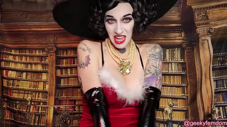 Geeky Femdom: Hadiah liburan Lady Dimitrescu