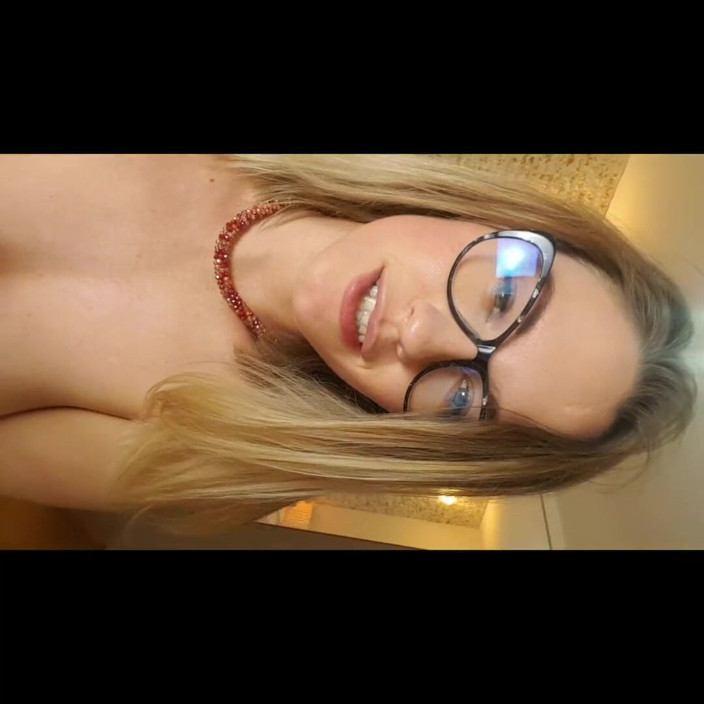 Erotic Tanya: Kız büyük zenci yarağı pornosna mastürbasyon yapıyor