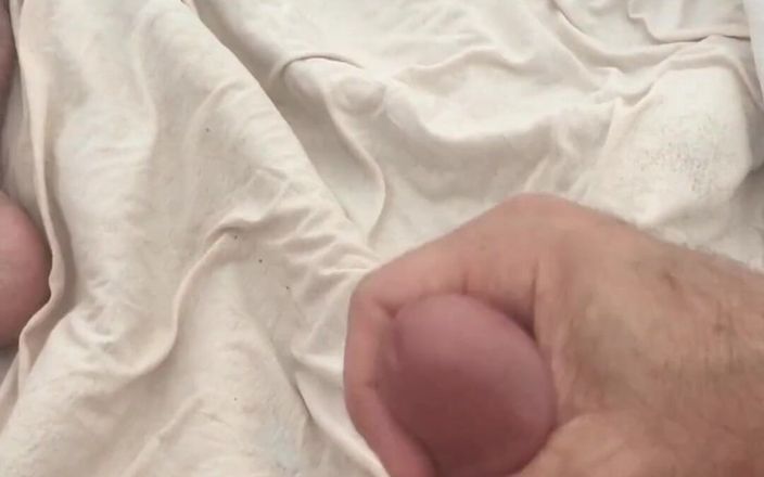 Tantric Fitness: 有时当一个男人吮吸我的鸡巴时，我喜欢逐渐给他喂我的精液，一个接一个地喂他，然后清空我的鸡巴
