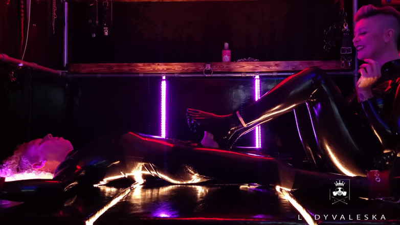 Lady Valeska: Orgasm legat ineesizabil