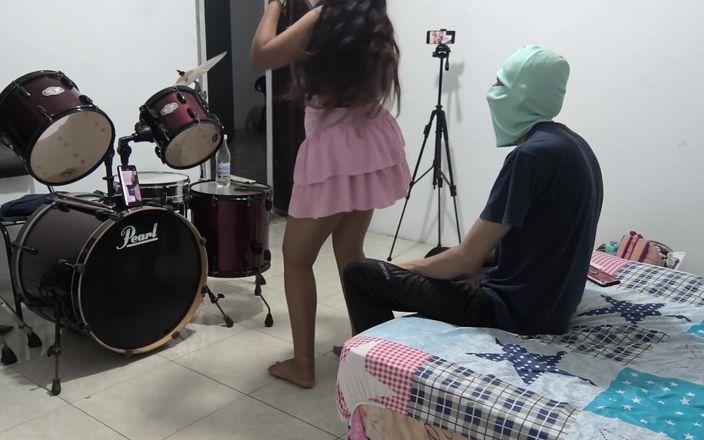 NEGRITA SEXY: Meia-irmã flerta com o novo meio-irmão que você acabou de...