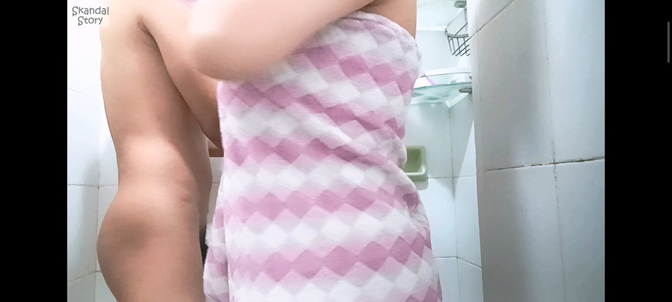 Skandal Story: Poprvé se koupe s tetičkou