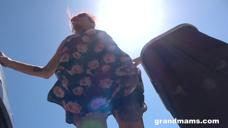Grandmams: Пікнік перетворюється на грубий секс бабусь