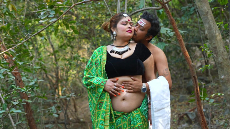 JAYESH GUPTA: ganv ki jangal ki larki ka dhokha aur svami ke...