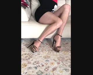 De sexy milfvriend van mijn stiefmoeder