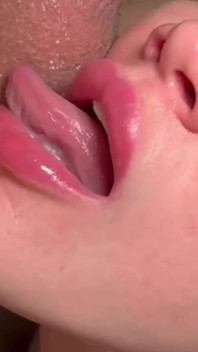 Fucking Clariquinn Gorgeour Blonde in the Hot Tub