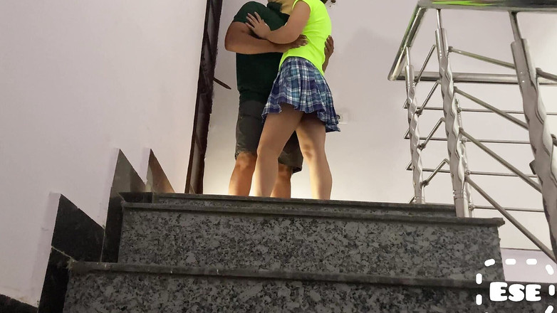 Sammy Sins: Vysokoškoláci šukají na schodech