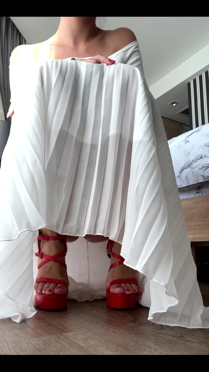 Angel The Dreamgirl: Do You Like the Skirt?