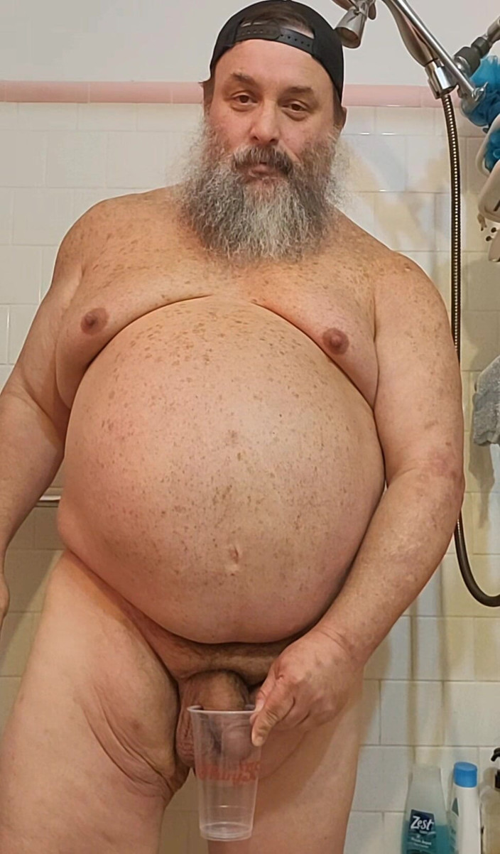 GeneWadexxx: Pissen essen für einen heißen stiefvater-bär online