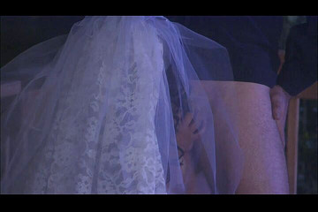 CBD Media Interracial: Prsatá sexy podvádějící manželka jezdí na knězově péru po svatbě