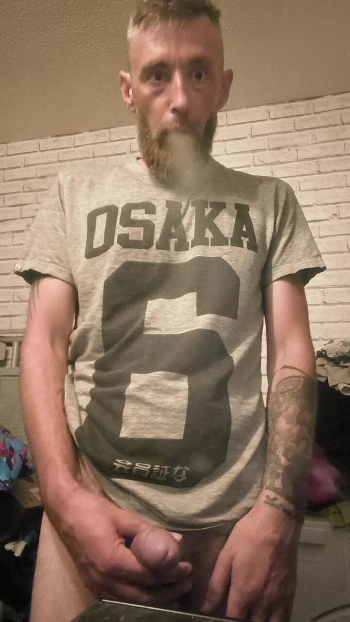Smoking stoker: Pulă mare masturbare și fumat