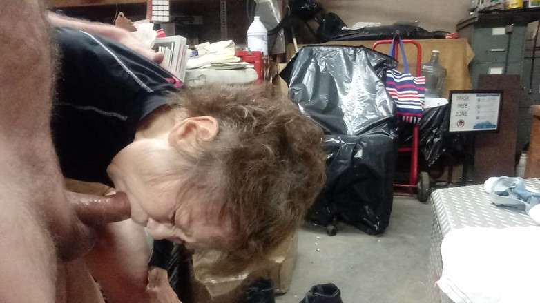 Cock Sucking Granny: Nenek suka mengisap kontol setiap hari